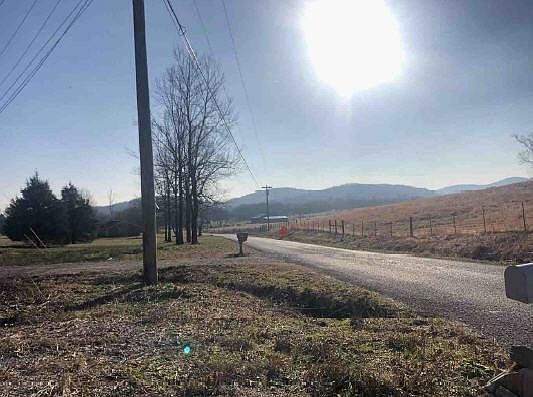 2nd image of 398 Hiwassee Rd