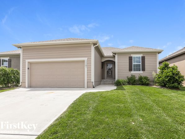 11101 Highview Rd, Peculiar, MO 64078