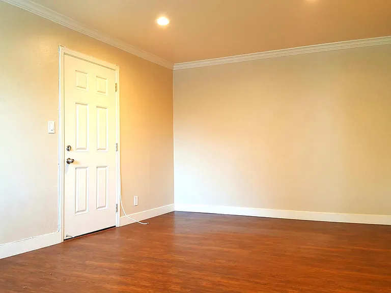 602 Hopkins Ave #602 — Photo 2