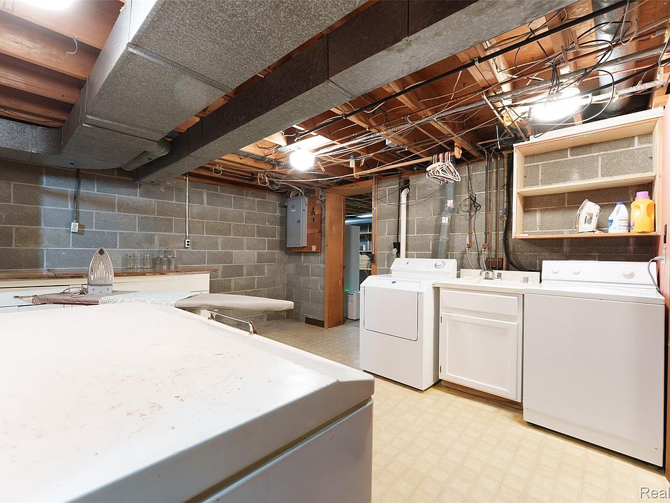 726 Devonshire Rd, photo 30
