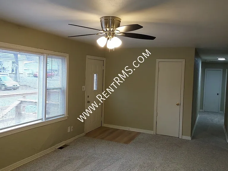 2430 SE Minnesota Ave — Photo 6