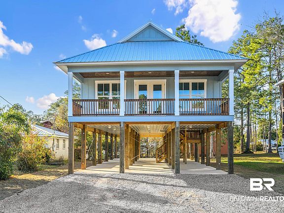 3rd image of 9083 Bay Pines Rd