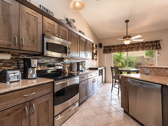 3rd image of 9132 N Treasure Mountain Dr