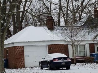 1121 Lakeview Dr, Schererville, IN 46375