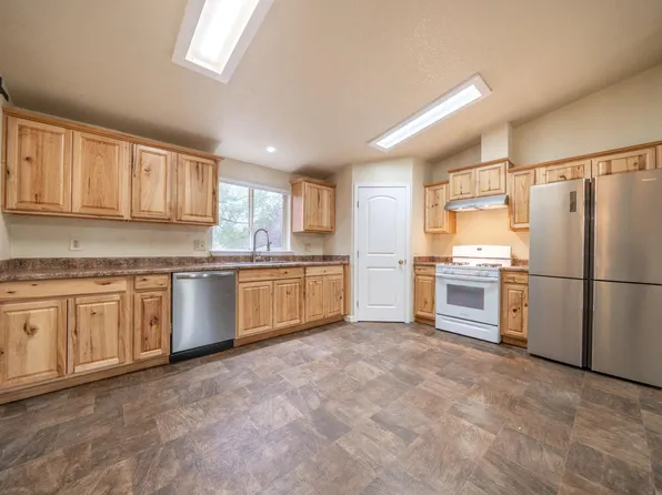 11672 Roberta Way, Redding, CA 96003