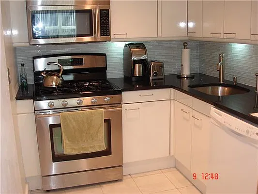 Sold by Macklowe Investment Properties | media 3