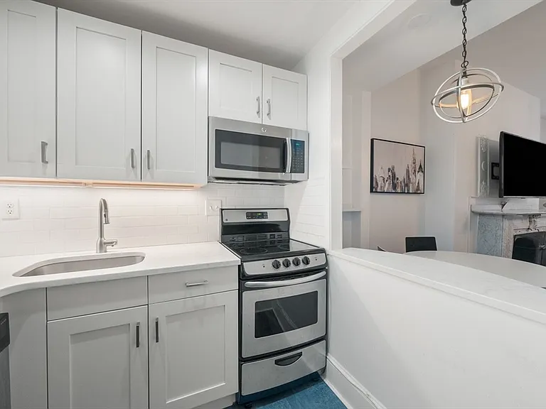 169 Beacon St #3R — Photo 9
