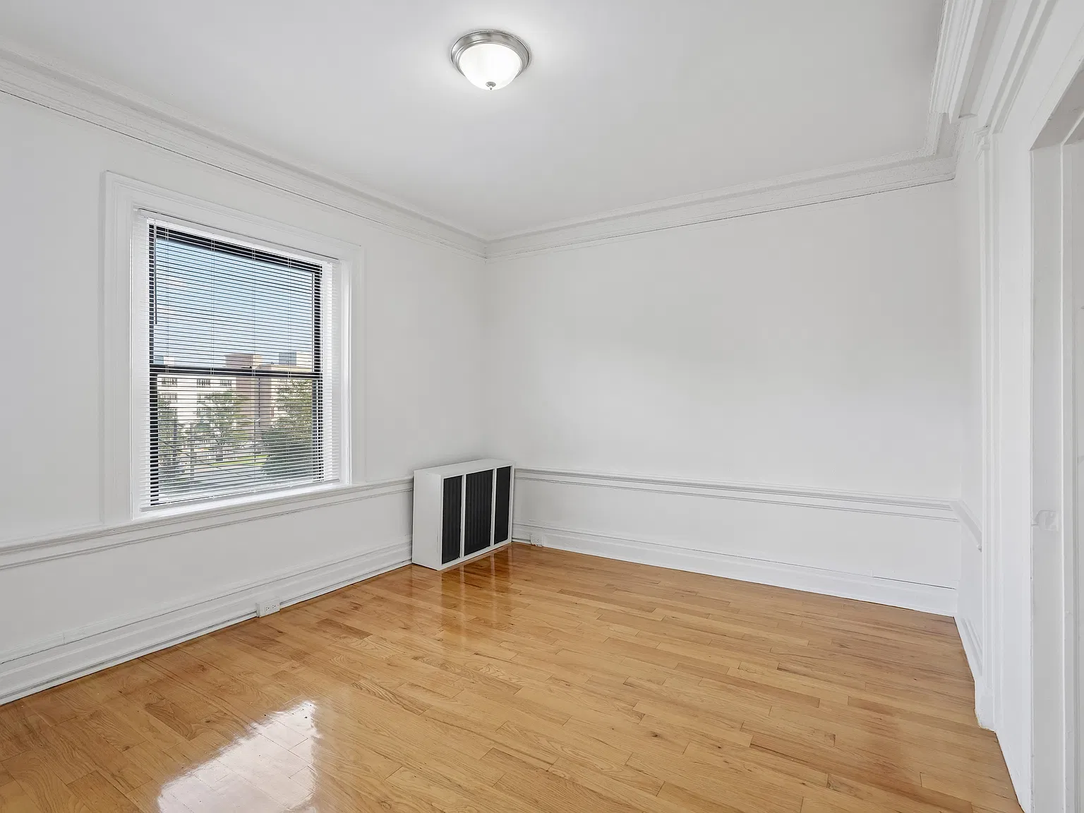 120 S Harrison St — Photo 3
