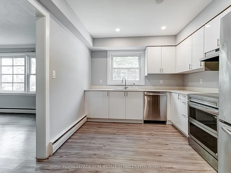 302 Maple Ave #MAIN FLOOR — Photo 13