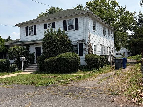 3rd image of 2767 Annandale Rd