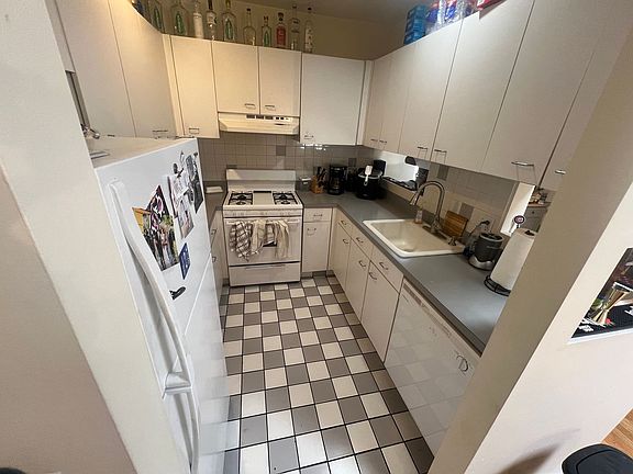 3rd image of 2341 N Janssen Ave #3FF