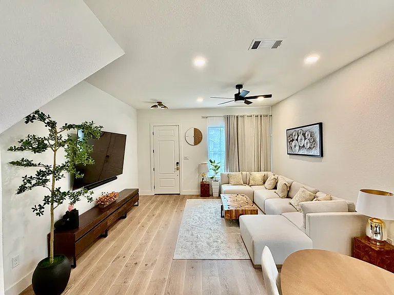 1722 N Olive St — Photo 5