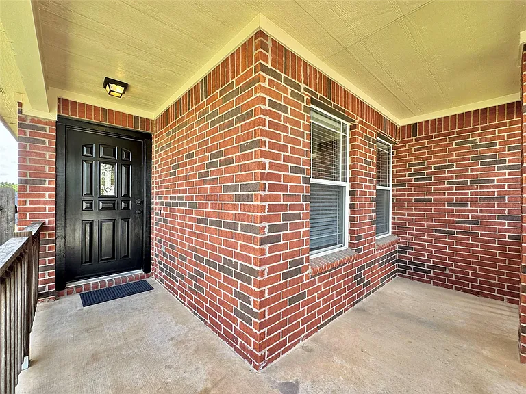 204 Woodley Rd — Photo 3
