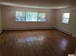 219 Beverly Rd, South Huntington, NY 11746