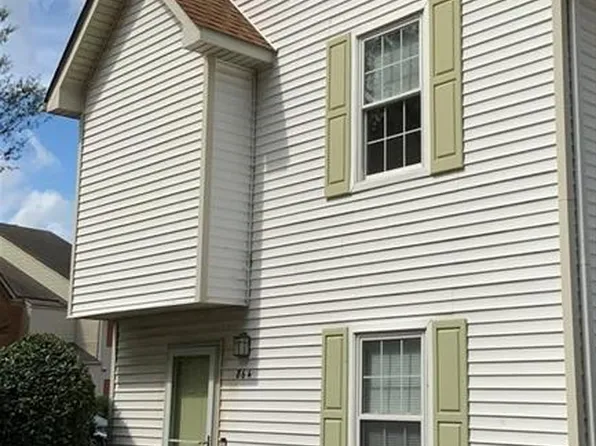 864 Gas Light Ln, Virginia Beach, VA 23462