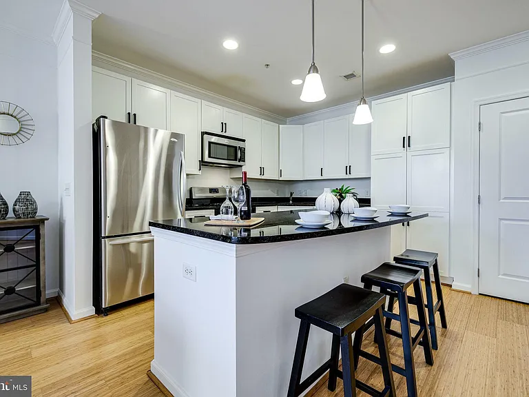 444 W Broad St #523 — Photo 7
