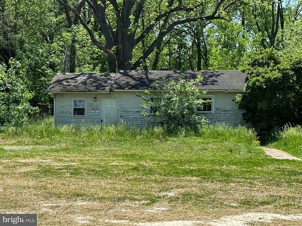 1st image of 108 E Main St