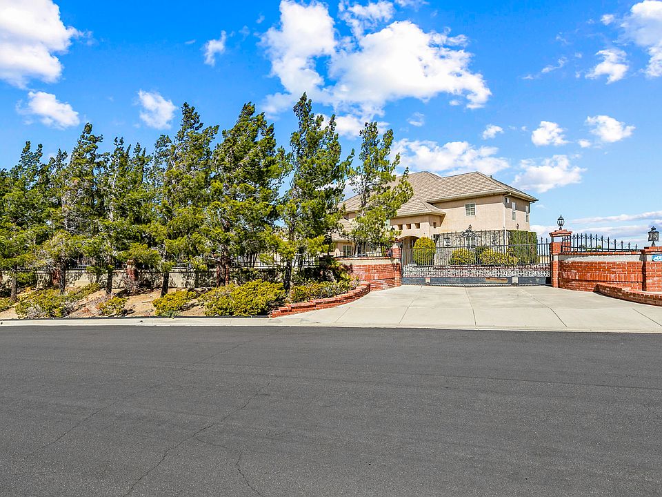 1st image of 525 Sugar Loaf Dr