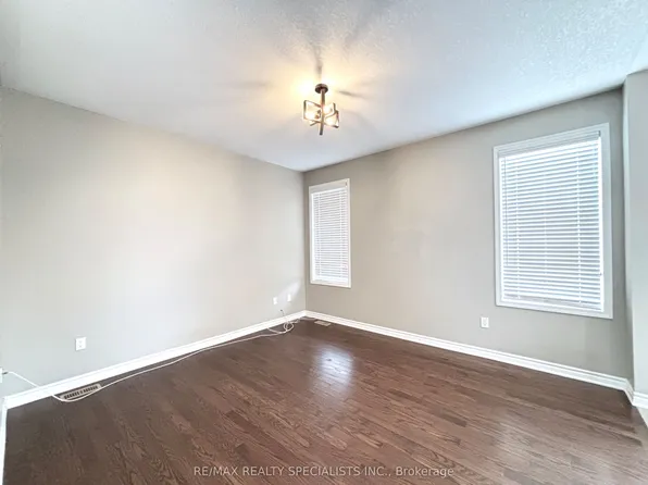 227 Spring Creek Dr, Hamilton, ON L8B 0Y4