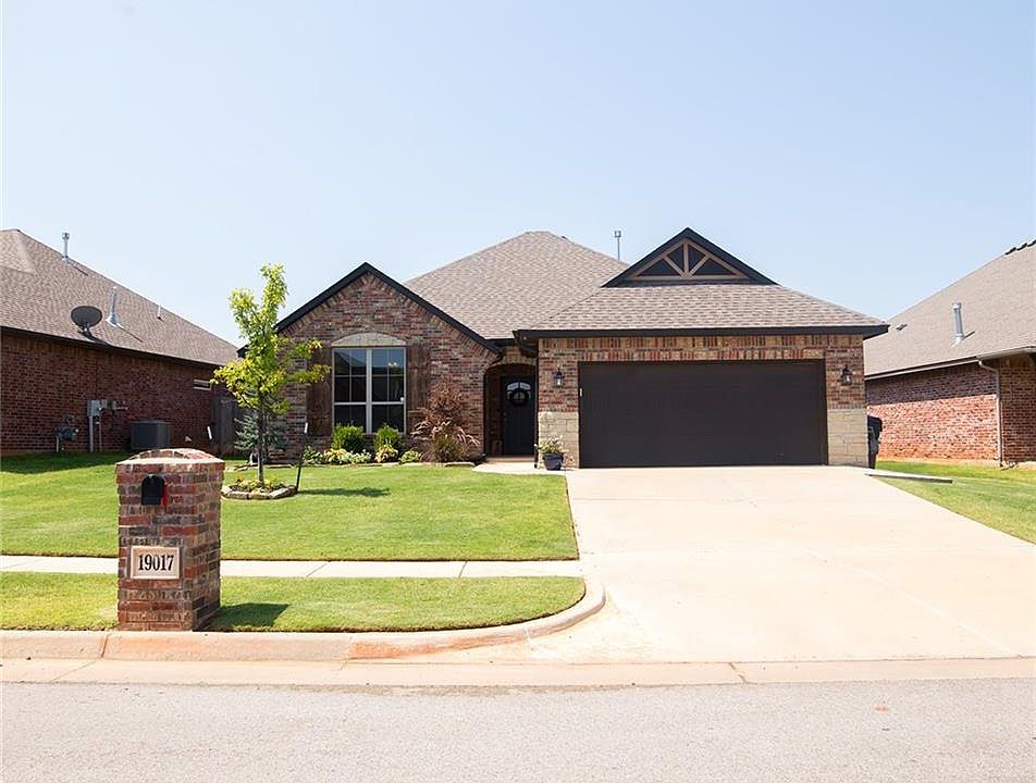 1st image of 19017 Pinehurst Trail Dr