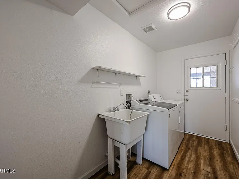 2602 E Charleston Ave — Photo 6