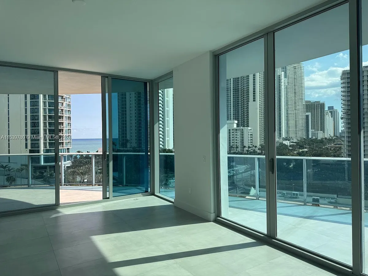 Building Photo - 17550 Collins Ave #701