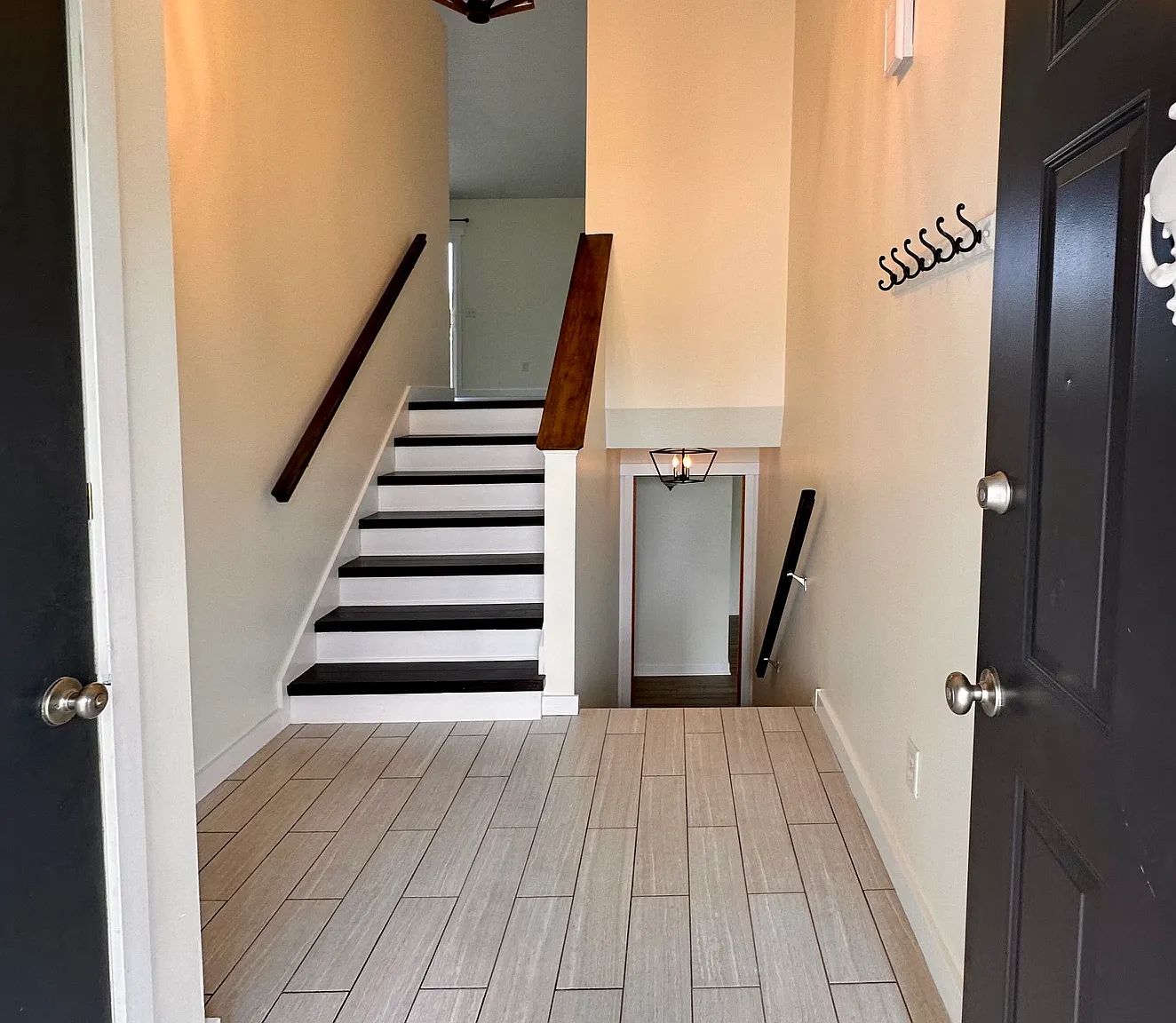 505 SE Pleasant View Dr — Photo 2