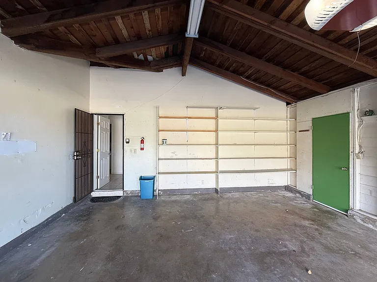 949 Wainiha St — Photo 17