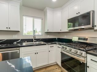 1281 Union St APT C, Kingsburg, CA 93631