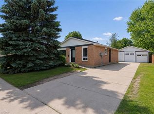 96 Pathfinder Cres, Kitchener, ON N2P 1S6