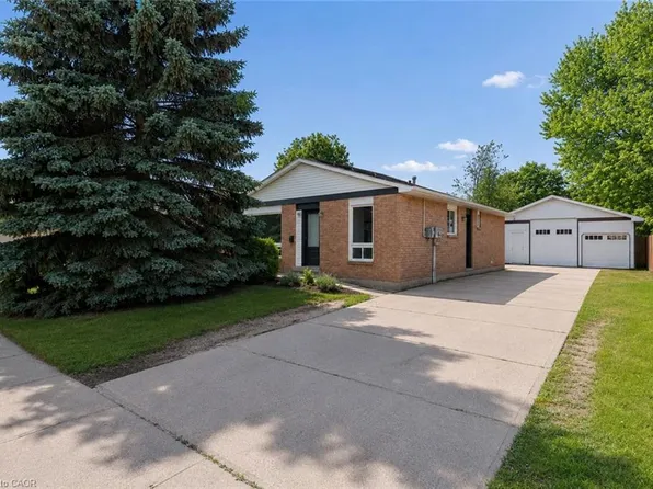 96 Pathfinder Cres, Kitchener, ON N2P 1S6