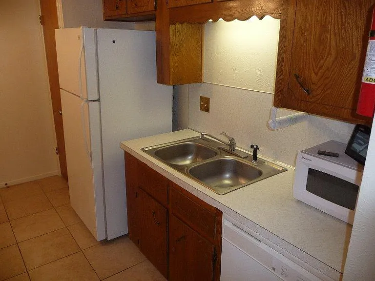 2306 Wales Cir #B — Photo 5
