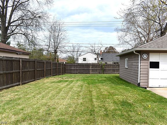 5th image of 11062 Blossom Ave