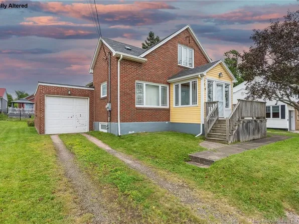 379 Grand Pre St, Dieppe, NB E1A 1Y3