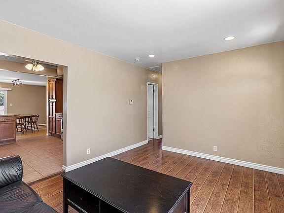 3rd image of 4905 W 141st St