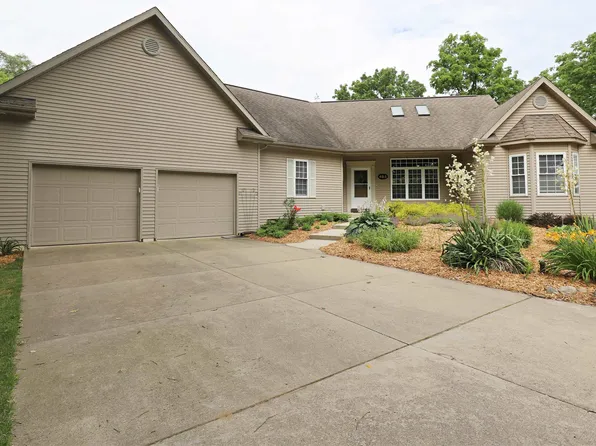 485 Hut West Dr, Flushing, MI 48433