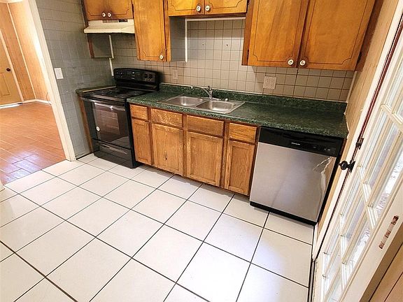 5th image of 1279 Lake Dr