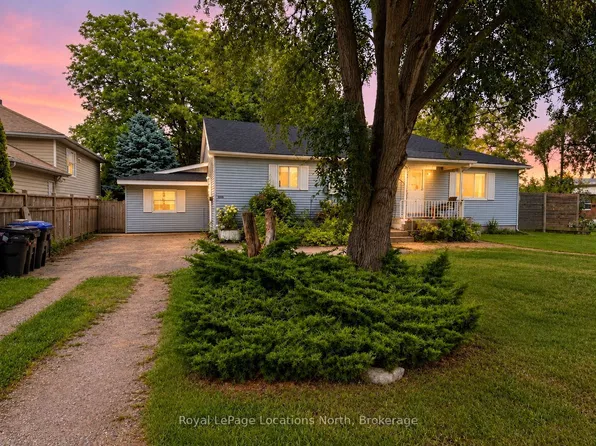 485 Birch St #A, Collingwood, ON L9Y 2W8