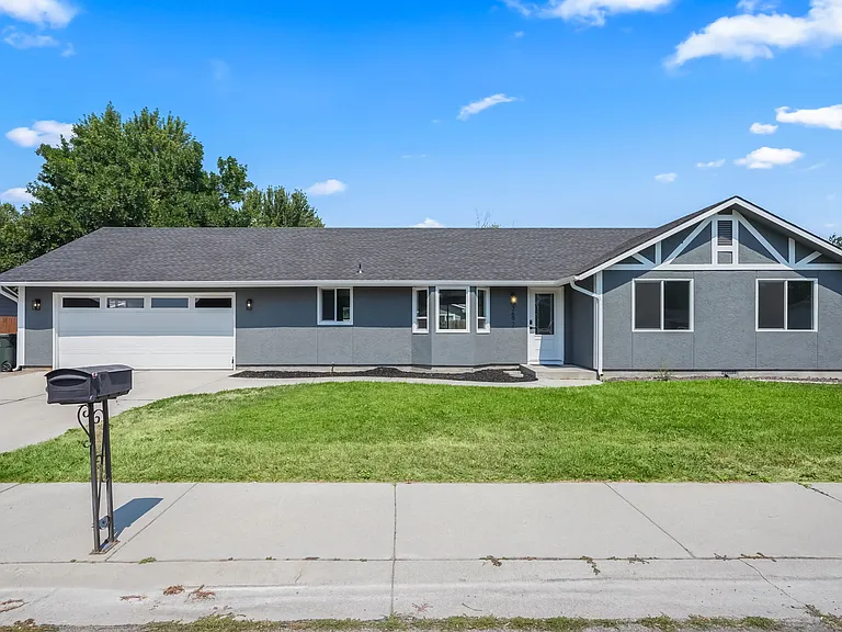 2692 W Gemstone Dr — Photo 1