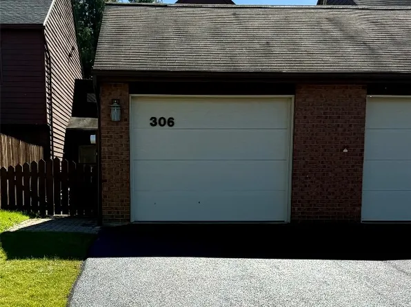 306 Patio Dr, Endwell, NY 13760