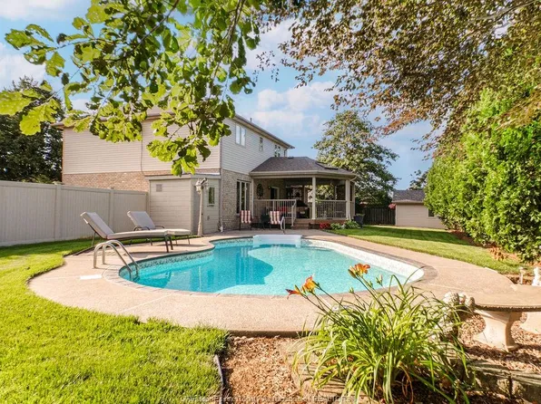 128 Pheasant Run Dr, Windsor, ON N8L 0Z7