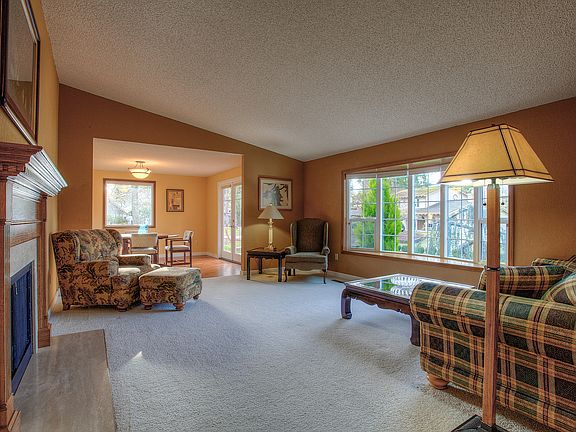 4th image of 6913 Turquoise Dr SW