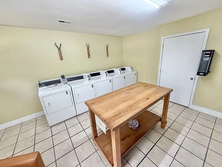 451 Frizzell Ave #B — Photo 24