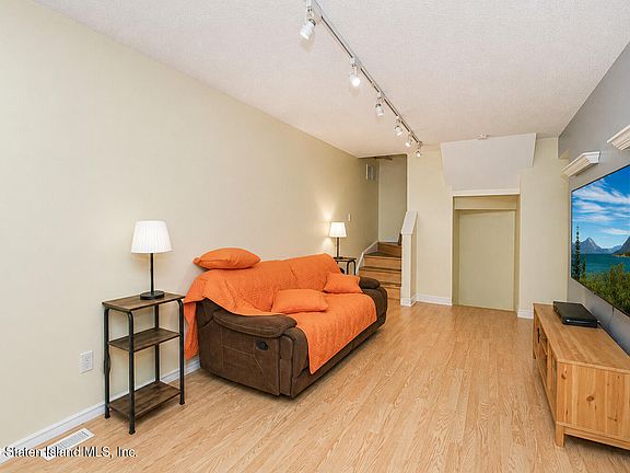3rd image of 214 Ilyssa Way