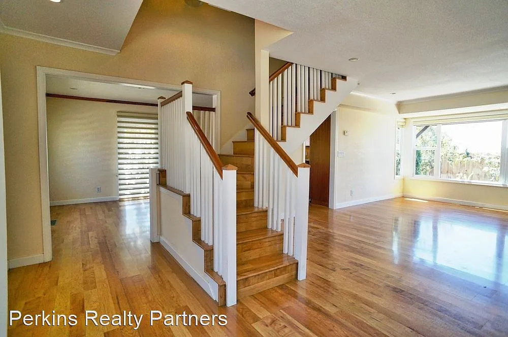 478 Appian Way photo 1