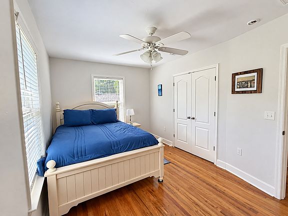 5th image of 940 Hawthorne St