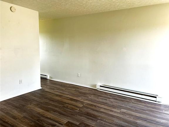 5th image of 201 Burton Dr #22