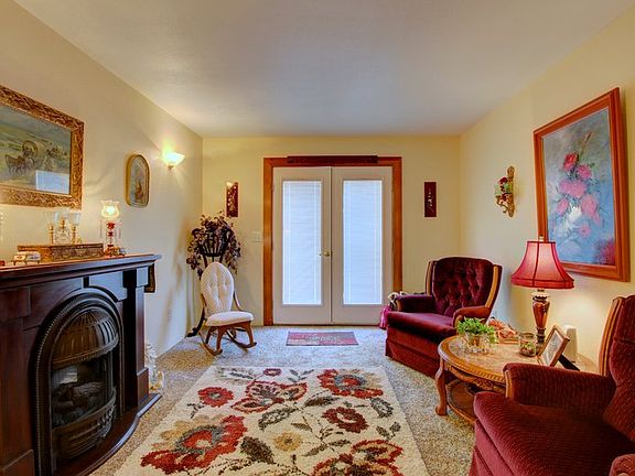 3rd image of 176 Ironwood Dr