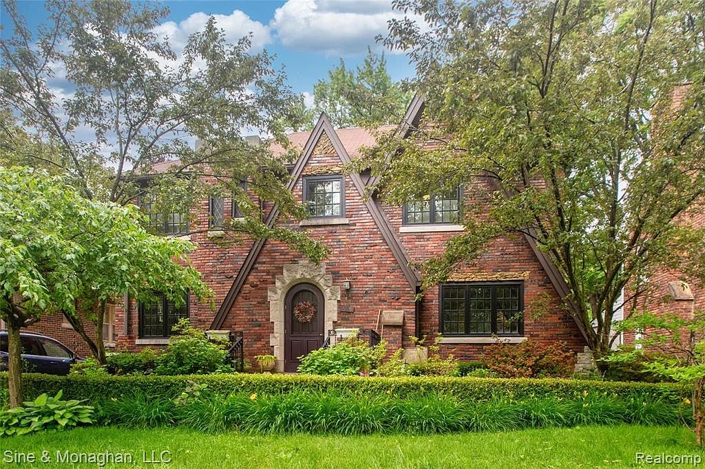 699 Fisher Rd, Grosse Pointe, MI 48230 | Zillow