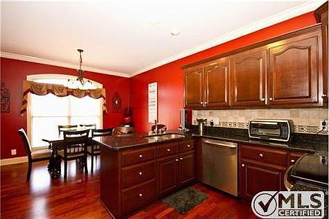 4th image of 307 Amber Ln